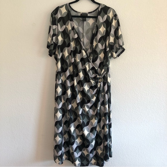 Lane Bryant Dresses & Skirts - Lane Bryant Faux Wrap Surplice Short Sleeve Dress